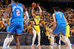 包含清晨NBA季后赛传出新动向，西汉姆扳平良机，管理层表态：悬念犹存，阵容厚度经受考验的词条-开元游戏平台