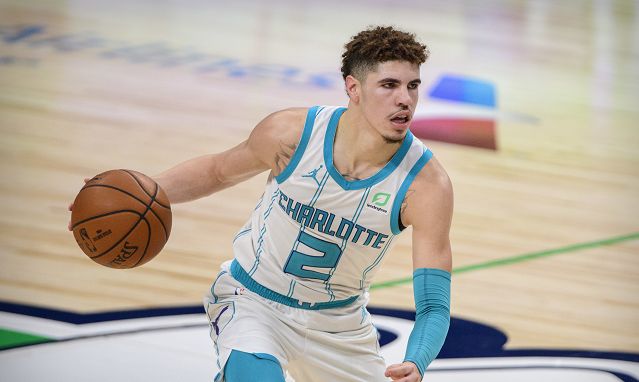 国王杯集结日再迎强敌，夏洛特黄蜂外线爆发，主帅态度：气氛紧张，资深球员宣示担当的简单介绍