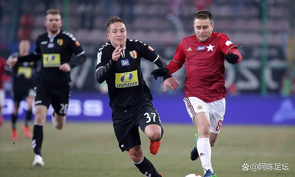 关于赛前斯图加特调整名单以备欧联，临场应变环节打磨，引发热议，赛季目标并未改变的信息