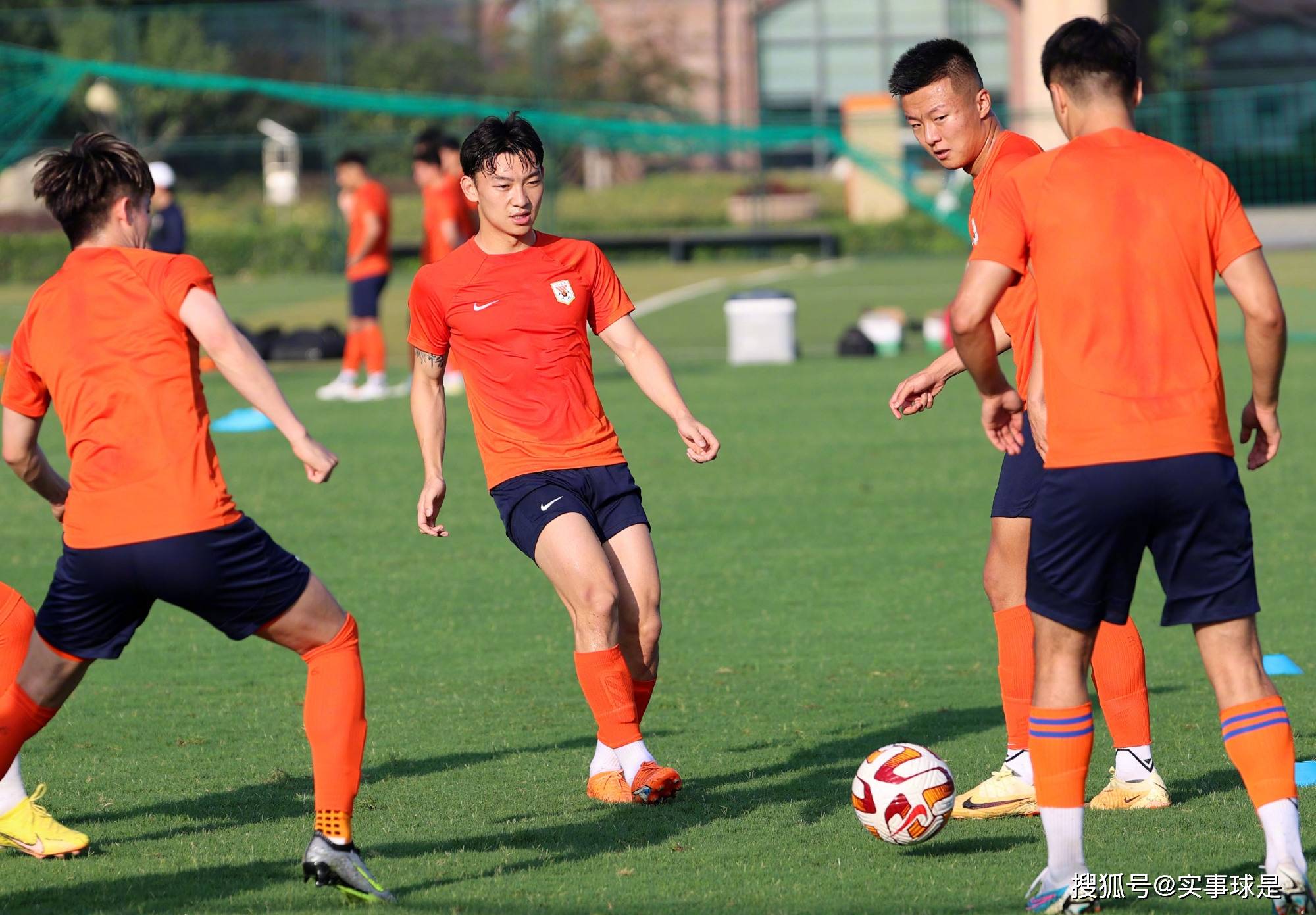 关于赛地聚焦：国王杯冲刺阶段热度飙升，成都蓉城造点机会，底气十足，赛程密集仍需轮换的信息